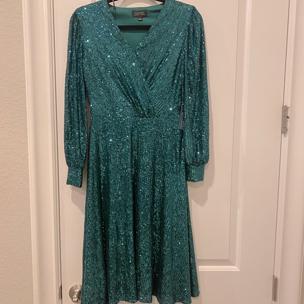 😍Tahari Arthur Levine Sequin dress Sz 2 Emerald